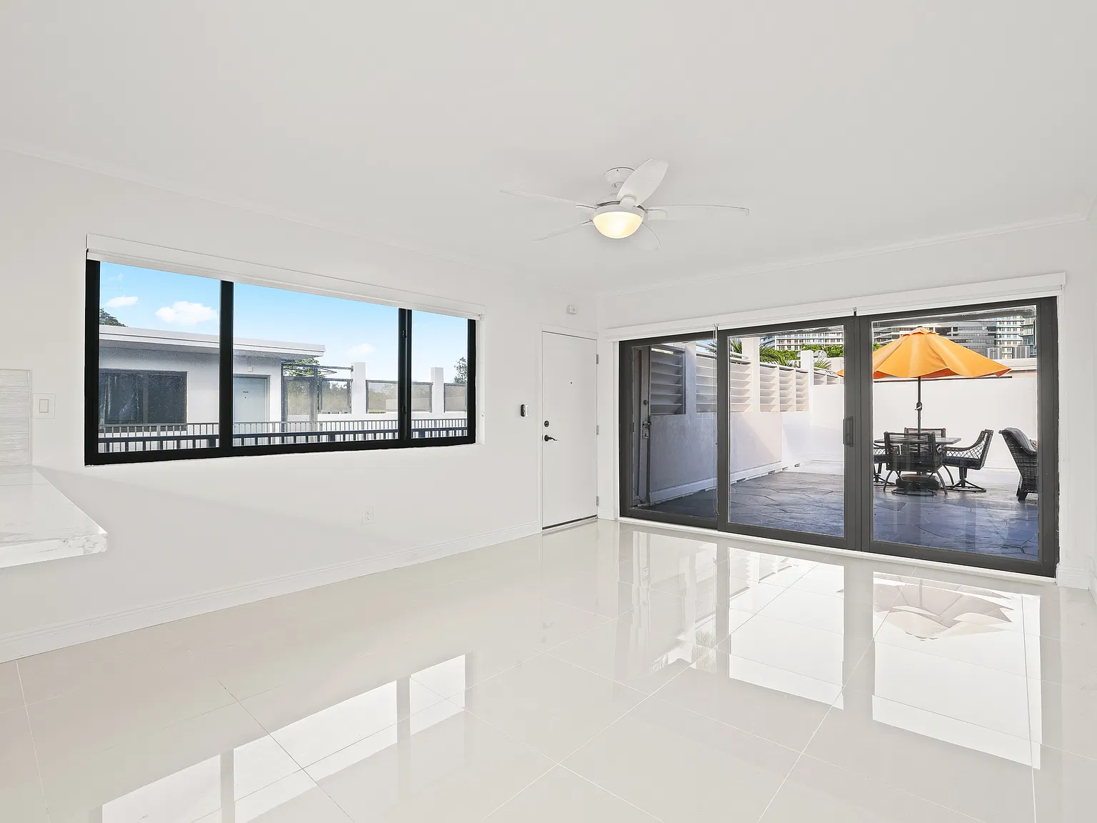 3242 Mary St — Photo 4