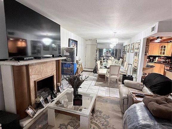 5th image of 1975 W 44th Pl #401