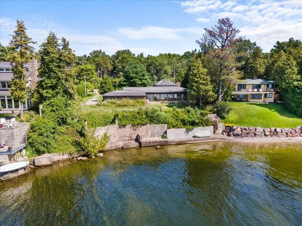 98 Sunset Cliff Road, Burlington, VT 05408