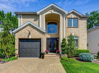 32 Covington Cir, Staten Island, NY 10312