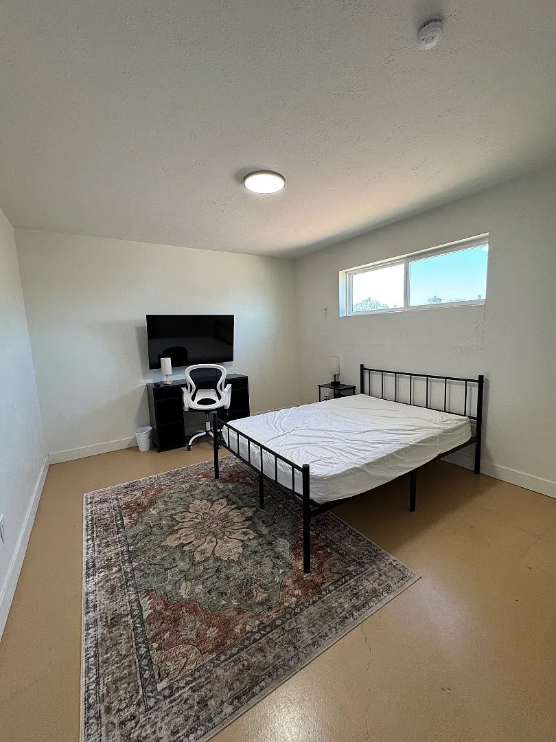 6201 W Indianola Ave - Room 2 — Photo 2