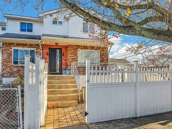 4th image of 211 Quintard St