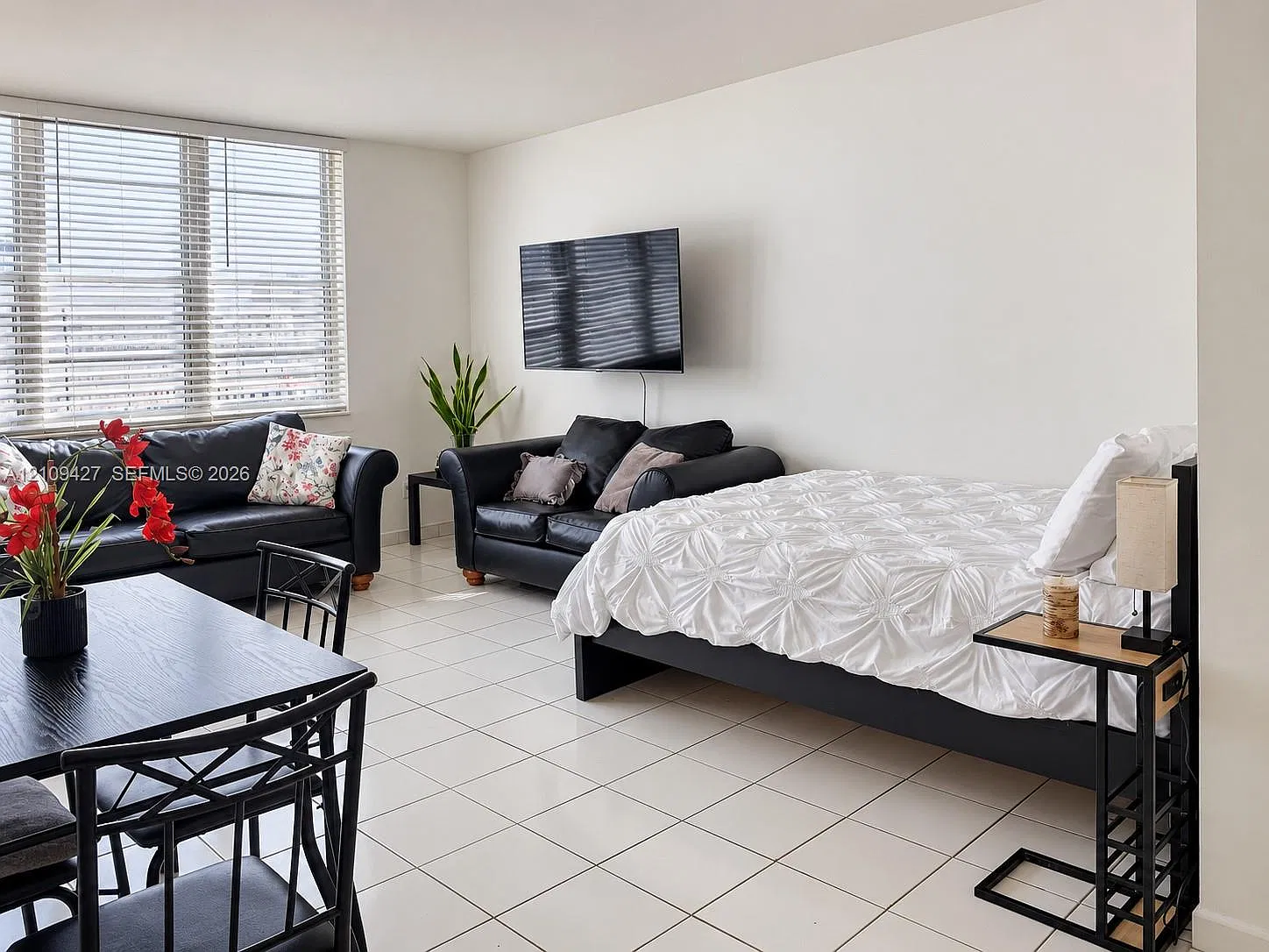 The Decoplage Condo — Photo 4