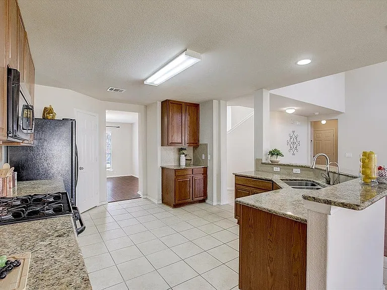 537 Golden Creek Dr — Photo 18