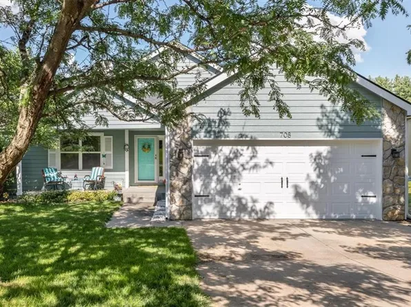 708 N Eagle Pass Dr, Lawrence, KS 66049