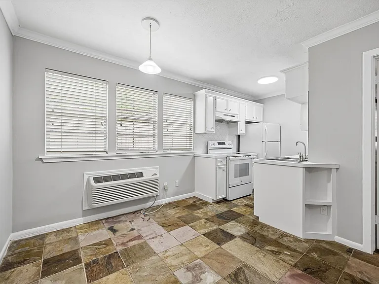 3618 Garrott St Apartments — Photo 3