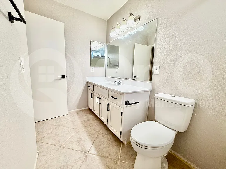 710 N Exeter St — Photo 17