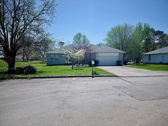 3rd image of 1334 Cherokee Court