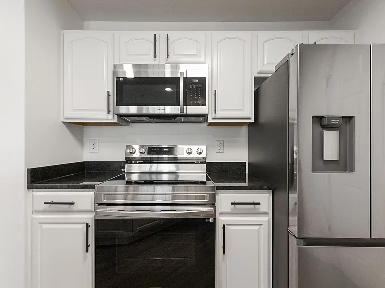 The Regent Apartment Homes — Photo 21