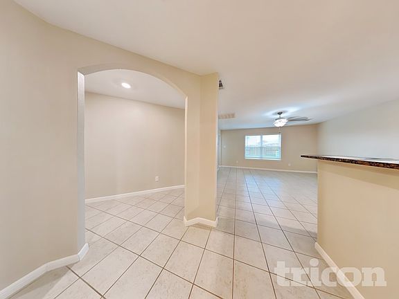 4th image of 804 Painted Bison Dr