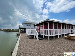120 Lakeview Rd, Rockport, TX 78382