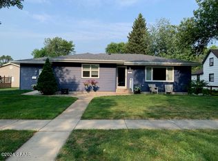 1021 McHugh Ave, Grafton, ND 58237
