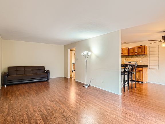 2nd image of 2614 N Windsor Dr Unit 201