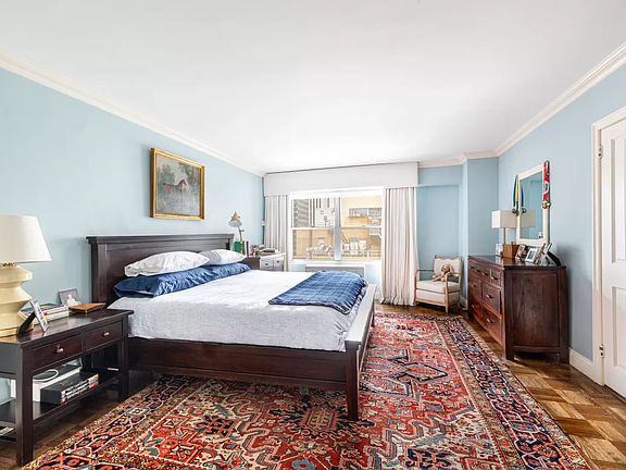 5th image of 118 E 60th St APT 27H