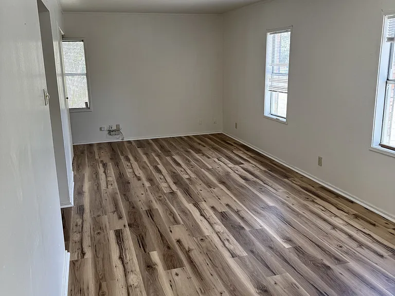 1010 S College Rd #8 — Photo 8