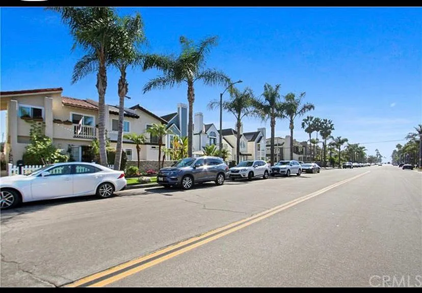 21st St, Huntington Beach — Photo 2