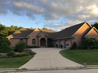 1431 Finch Ln, Green Bay, WI 54313
