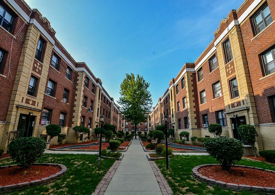 1st image of 831 W Waveland Ave APT 3S