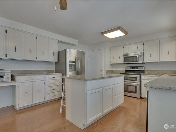 3rd image of 15204 107th Avenue Ct E