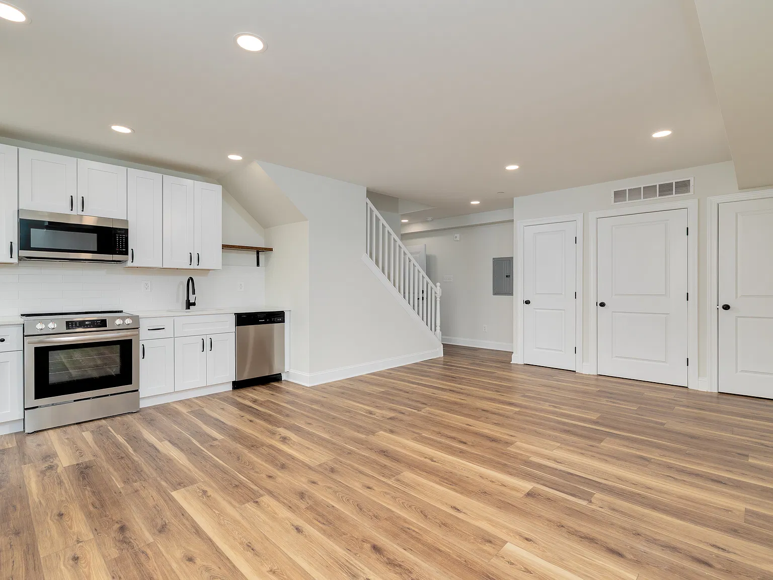 1 bed, 820 sqft, $2,000 — Photo 3