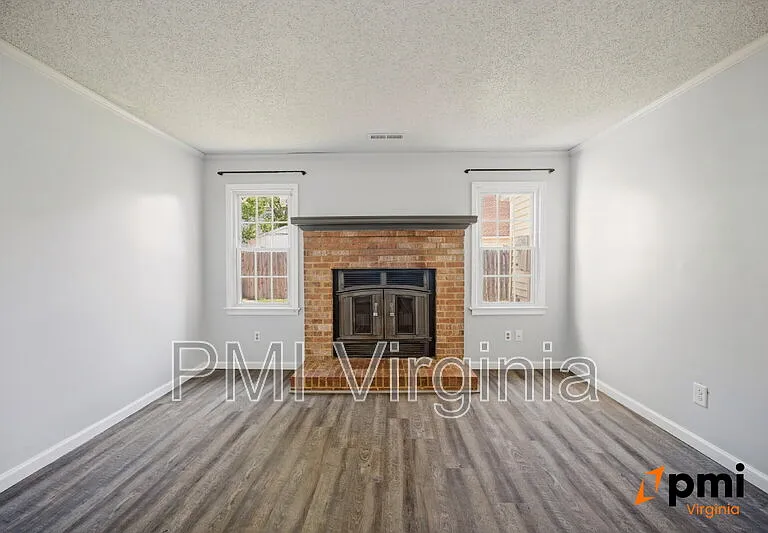 1701 Darrow St — Photo 8