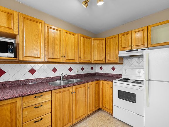 3rd image of 3079 E Point Rd