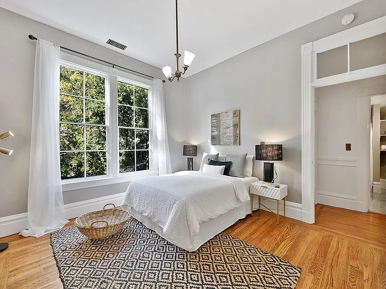 725 Webster St — Photo 10