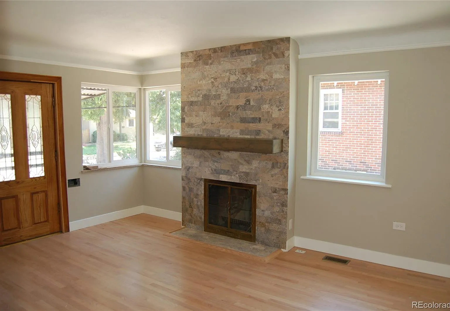 3 bed, 2.0 bath, 1936 sqft, $3,650 — Photo 2