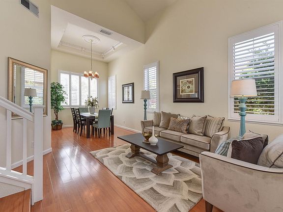 3rd image of 364 Hatton Ct