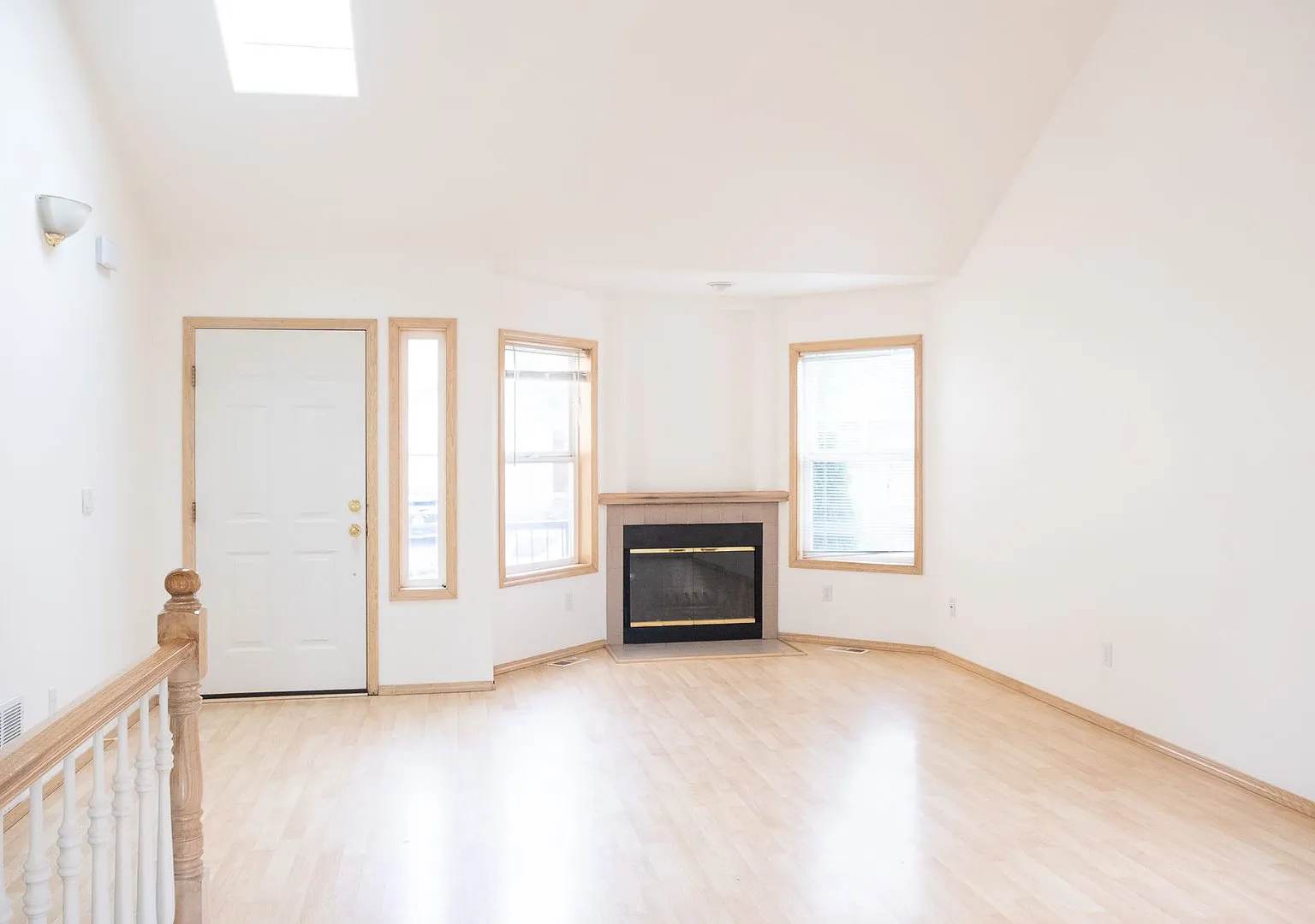 Beautiful Single Family Home In Beaverton Showings Start 7/6 — Photo 3