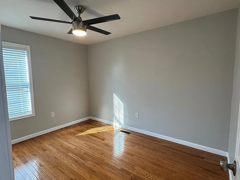 14780 Jordan Ln — Photo 23