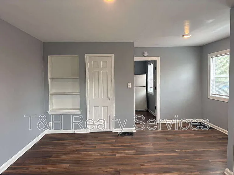 4726 E 34th St — Photo 5