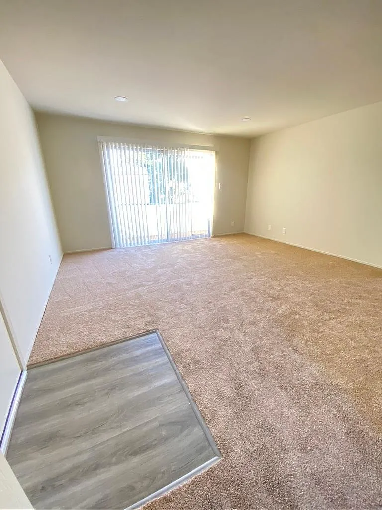 2 bed, 750 sqft, $2,985 — Photo 4