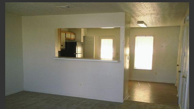 2nd image of 816 Overlook Ter