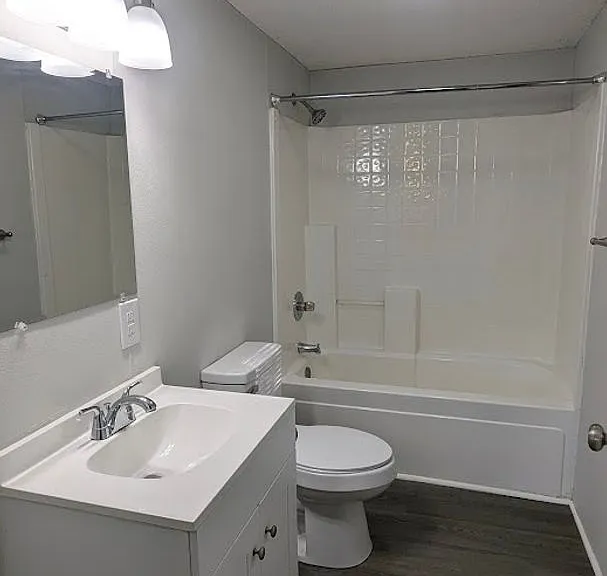 907 Bennett St — Photo 14