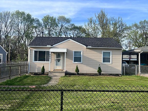 2nd image of 492 Basswood Rd