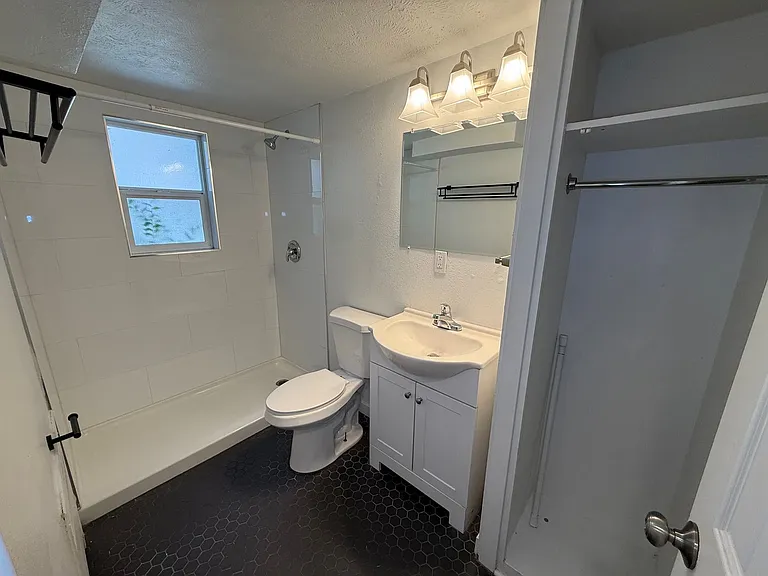 Taylor Apartments — Photo 19