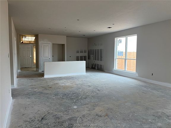 3rd image of 6221 Southern Cross Dr