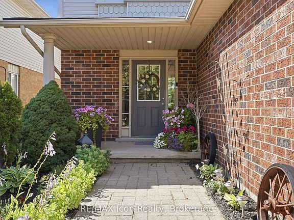 2nd image of 43 Moffatt Ln