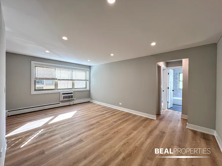 452 W Oakdale — Photo 25