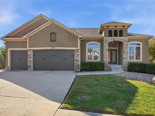 1221 Deaton Cir, Raymore, MO 64083