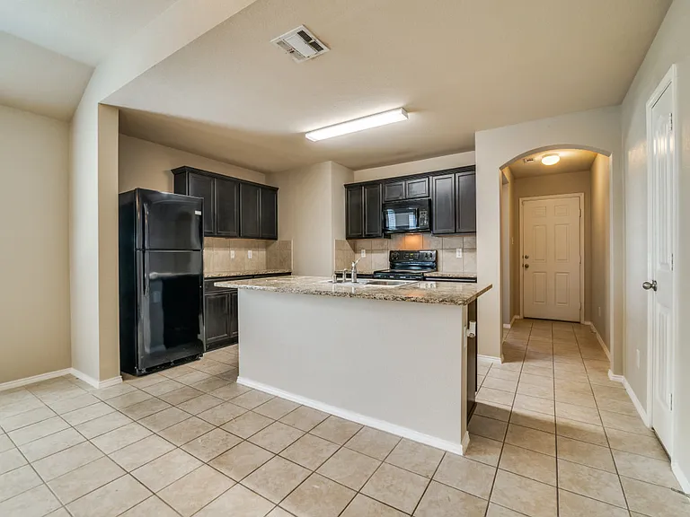 2302 Tombstone Rd — Photo 7