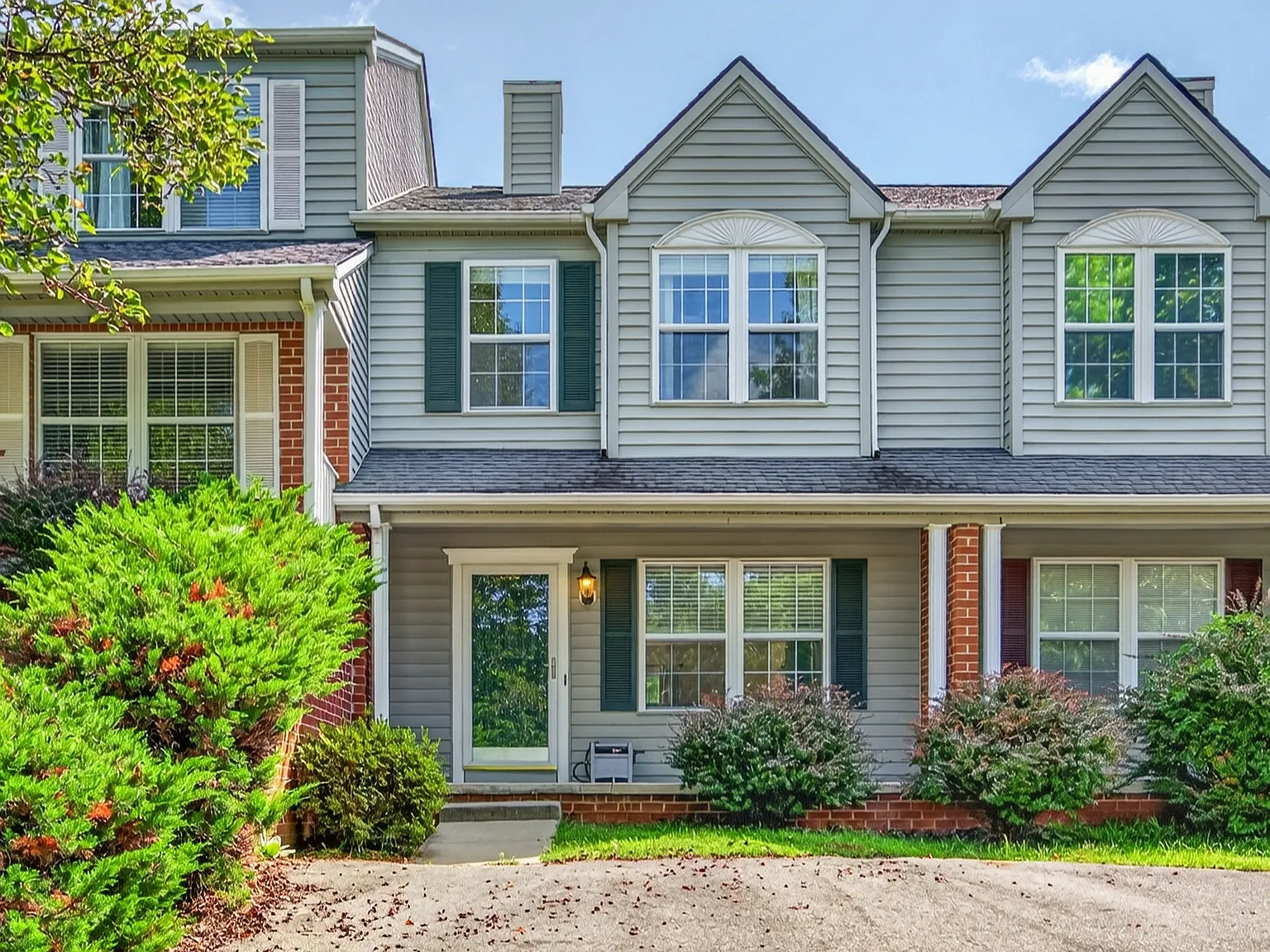 360 Willow Oak Dr — Photo 1