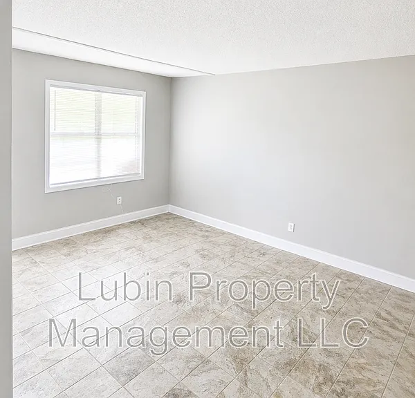 549 Semple Ave — Photo 2