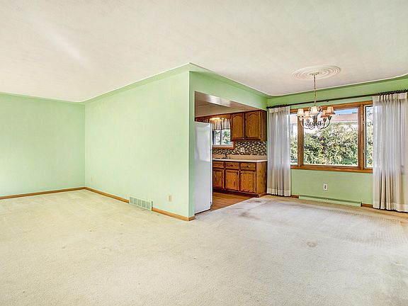 3rd image of 203 Edgehill Dr