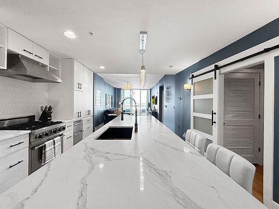 3rd image of 1208 E Kennedy Blvd Unit 923