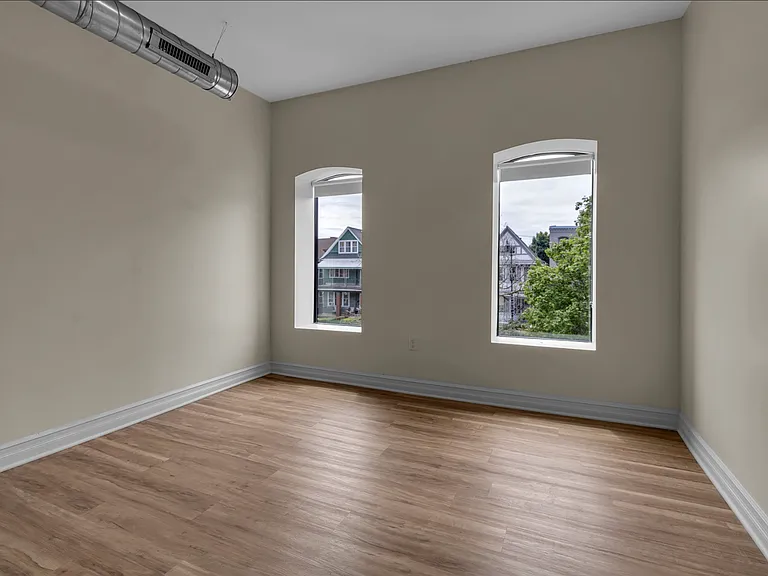 507 Niagara Apartments — Photo 11