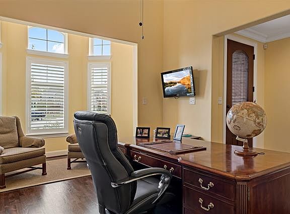 4th image of 4649 Stone Oak Dr