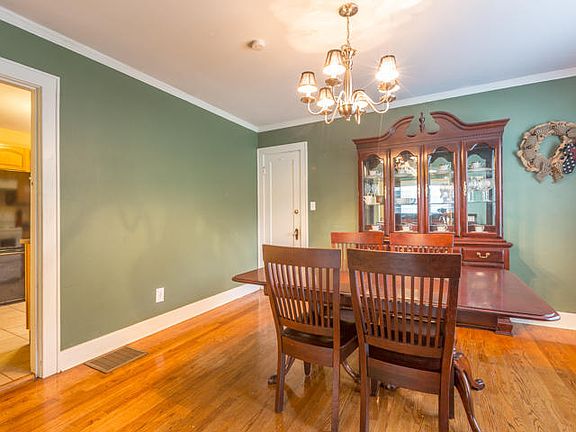 4th image of 205 N Howell Ave