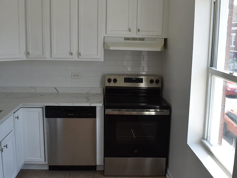 3906 W Belmont Ave #2 — Photo 9